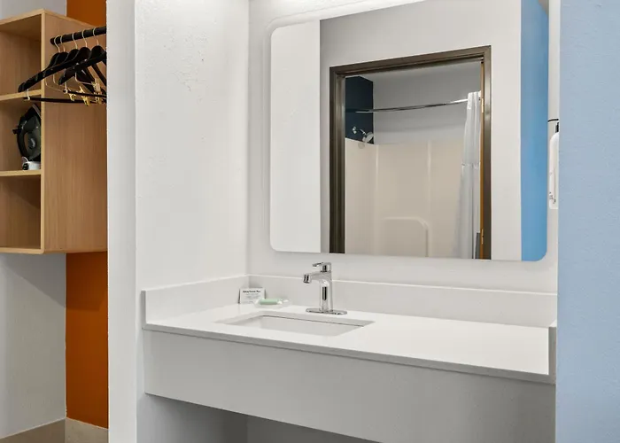 Hotel Express By Marriott- Freeport