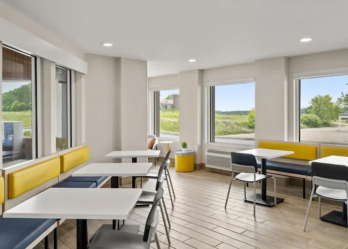 Hotel Express By Marriott- Freeport